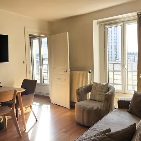 Casa vacanze Canal Saint-martin 10th Bright & Peaceful By Meyagency