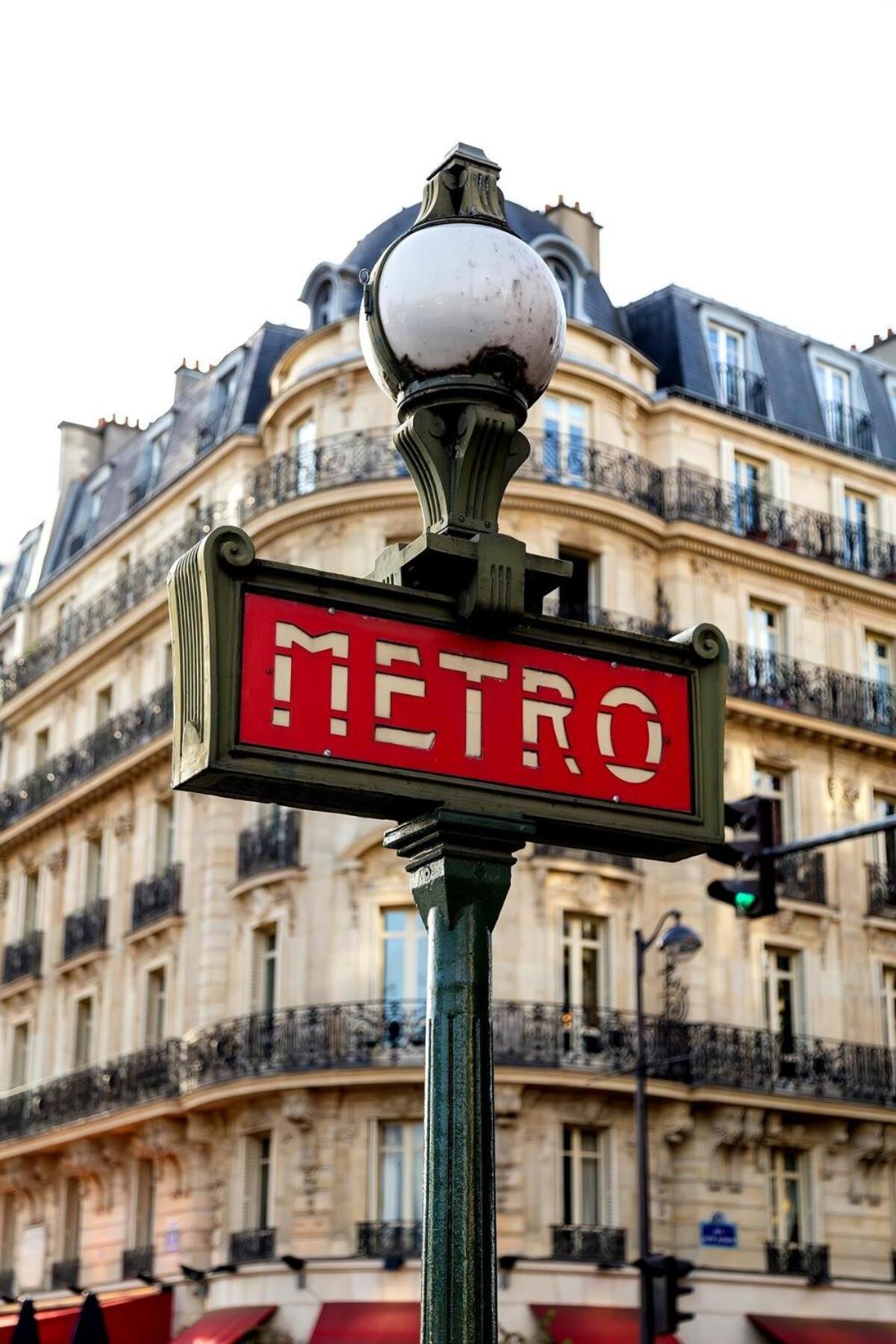 Apartment Sacre-coeur Basilica 25 Min Away Metro 3,5,8,9,11 Paris